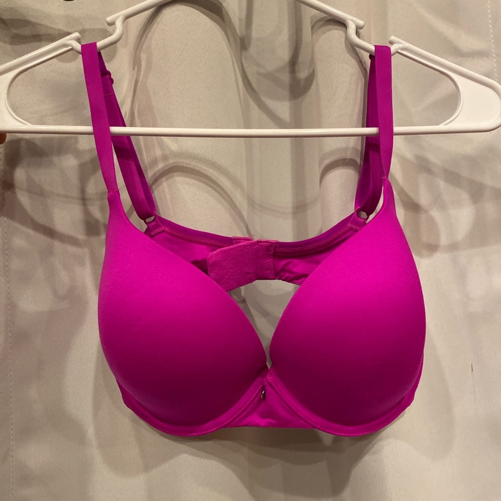 34 DD Victoria’s Secret bra